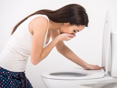 Đau nửa đầu bên phải và buồn nôn là dấu hiệu của bệnh gì
